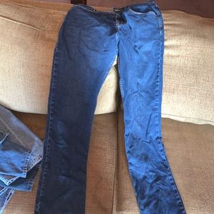 Men’s Wrangler Slim Straight Jeans